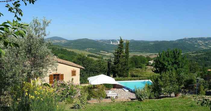 Lainnya Lovely Holiday Home in Sasso Pisano With Swimming Pool