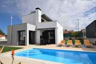 อื่นๆ Lavish Villa in Foz do Arelho With Private Swimming Pool