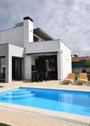 Imej utama Lavish Villa in Foz do Arelho With Private Swimming Pool