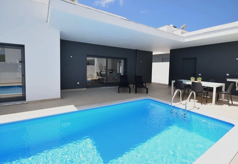 Lain-lain Modern Villa With Private Pool, Near the Beautiful Beach of Foz de Arelho