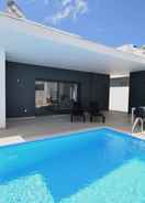 Imej utama Modern Villa With Private Pool, Near the Beautiful Beach of Foz de Arelho