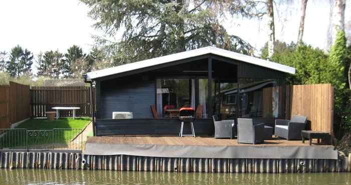 อื่นๆ Modern Chalet in a Small Park, Located Right Along a Fishing Pond