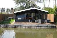 Khác Modern Chalet in a Small Park, Located Right Along a Fishing Pond