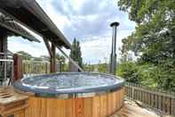 Lainnya Comfortable and Cosy Holiday Home With hot Tub, Sauna, Terrace and Garden