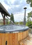 Rawatan Spa Comfortable and Cosy Holiday Home With hot Tub, Sauna, Terrace and Garden