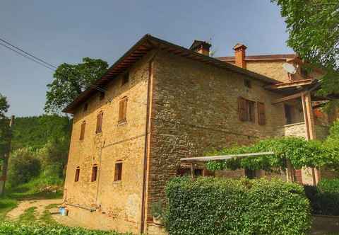 Khác Farmhouse With Stables, Horses and the Ability to Make Horseback Riding