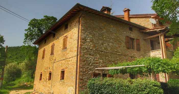 Lainnya Farmhouse With Stables, Horses and the Ability to Make Horseback Riding