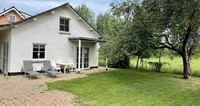 Lainnya Cozy Holiday Home in Spijk With Meadow View