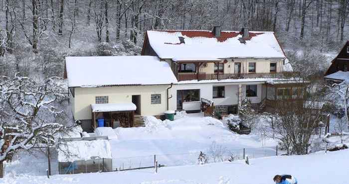 Lainnya Quietly Located Holiday Home With Terrace at the Edge of the Forest