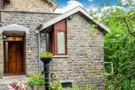 Lainnya A Small Studio of a Nature Stone House