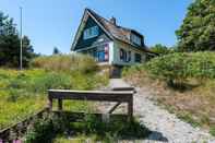 Lainnya Beautiful Dune Villa With Thatched Roof on Ameland, 800 Meters From the Beach