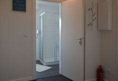 Others 3 Cozy Apartment in Rees With Wifi