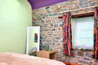 Lainnya Vintage Holiday Home in Durbuy With Terrace, Garden, Parking