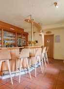 Dining Warm Apartment in a Small Complex With Cosy Beer Garden and Small Brown Cafe