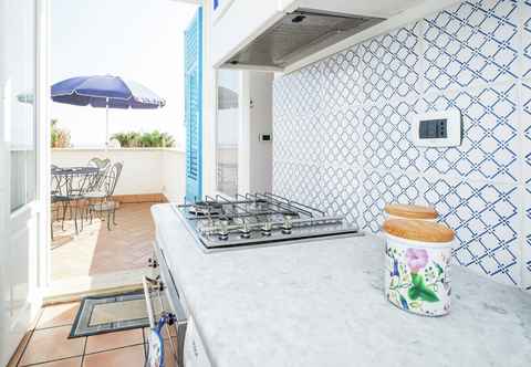 Lainnya Tasteful Holiday Home in Santa Flavia With Terrace