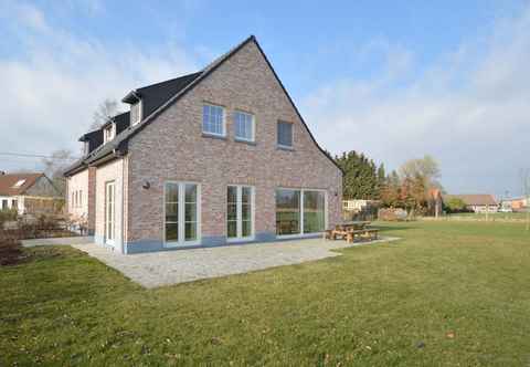 Others Soothing Holiday Home in Sint Amands With Recreation Room