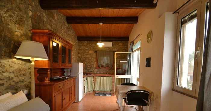 Lainnya Cozy Cottage in Calasetta Sardinia With Garden