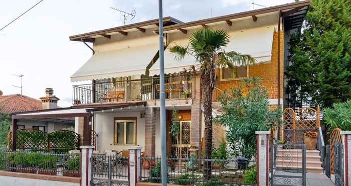 Others Pleasant Apartment With Courtyard, Terrace, Parasol, Balcony