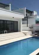 Imej utama Comfortable Villa in Coto With Swimming Pool