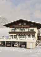 Imej utama Beautiful Apartment in Hollersbach in Pinzgau With Large, Sunny Balcony
