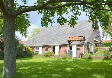 Others Cozy Holiday Home in Bergen op Zoom With Garden