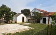 Others 2 This Pleasant Holiday Home is an Ideal Starting Point to Explore Dalmatia