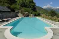 Lain-lain Spacious Chalet in Cutigliano With Swimming Pool