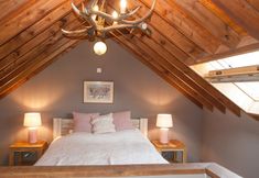 Others 5 Perfect Spot on Edge of Large Woods with Hot Tub