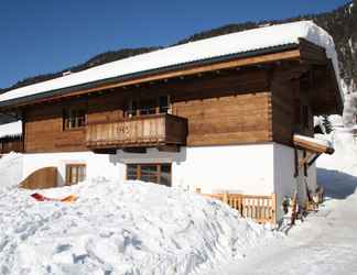 Lainnya 2 Comfortable Cottage Near Ski Area in Leogang