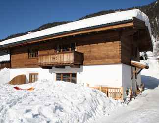 อื่นๆ 2 Comfortable Cottage Near Ski Area in Leogang