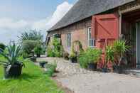 Others Characteristic Headlong Hull Farm With Thatched Cover