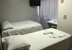 Others 2 Hotel Vitrine