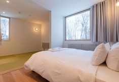 Others 2 Chalet W by H2 Life