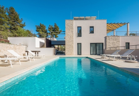 Others Luxury Villa Juliet with Heated Pool