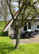 Imej utama 6 Pers Sunny House With Equipped Terrace Behind a Dike at Lauwersmeer