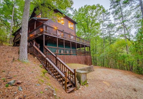 Others Ridgeview Retreat Seclude Cabin Includes Wifi, Cable, and Charcoal Grill by Redawning