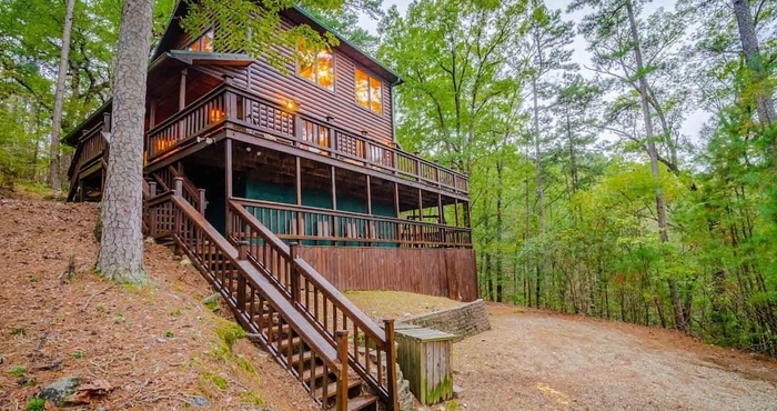 Others Ridgeview Retreat Seclude Cabin Includes Wifi, Cable, and Charcoal Grill by Redawning