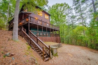 Others Ridgeview Retreat Seclude Cabin Includes Wifi, Cable, and Charcoal Grill by Redawning