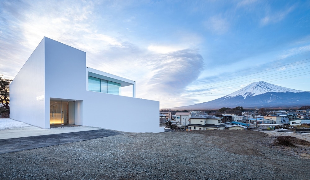 Building The Garden Fujikawaguchiko with a view Mount Fuji