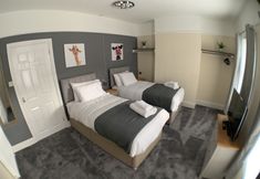 Others 2 Whitworth Lodge. Sleeps 6 in 3 rooms netflix WIFI