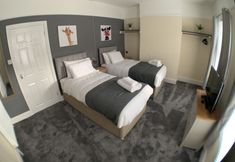 Others 2 Whitworth Lodge. Sleeps 6 in 3 rooms netflix WIFI