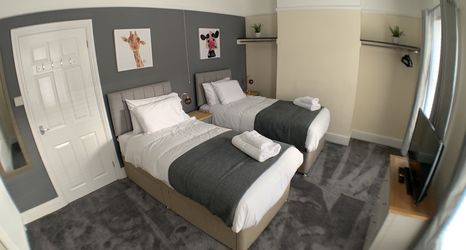 Others 2 Whitworth Lodge. Sleeps 6 in 3 rooms netflix WIFI