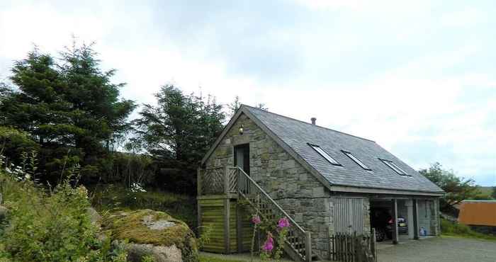 Others Dartmoor Barn on North Hessary Tor