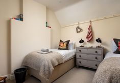 Others 7 Orchard House