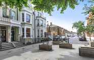 Others 2 Traditional Chelsea Maisonette With 2 Bedrooms and Wonderful Views of the River