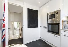 อื่นๆ 4 Well Presented one Bedroom Apartment Located in the Fabulous Notting Hill