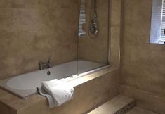 Lainnya 3 The Bridge Hotel and Spa