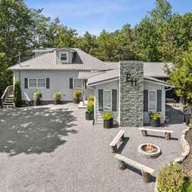 Primary image1艾莫里之家 8 臥室小屋 by RedAwning,Pigeon Forge飯店