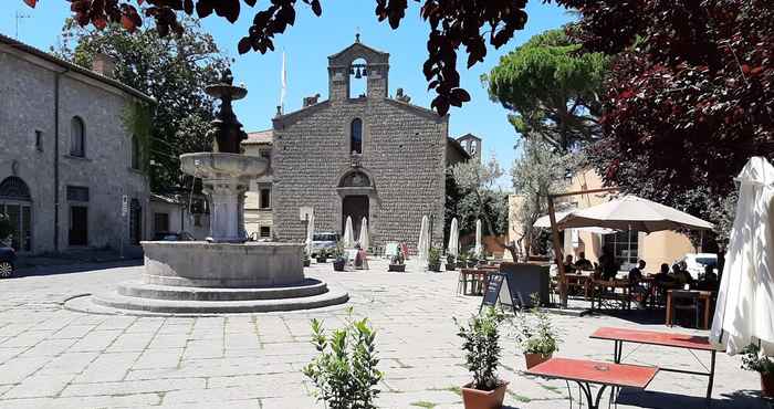 Lainnya AL22 di Piazza del Gesù