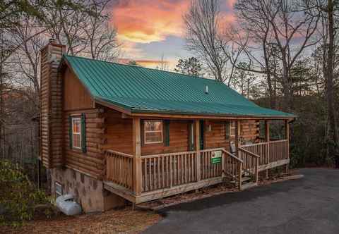 Others Sleepin' Inn 2 Bedroom Cabin by Redawning